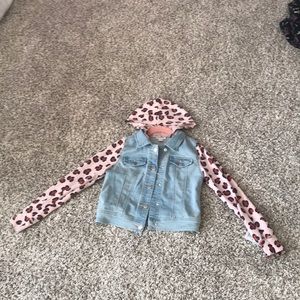 Jean jacket with cheata print